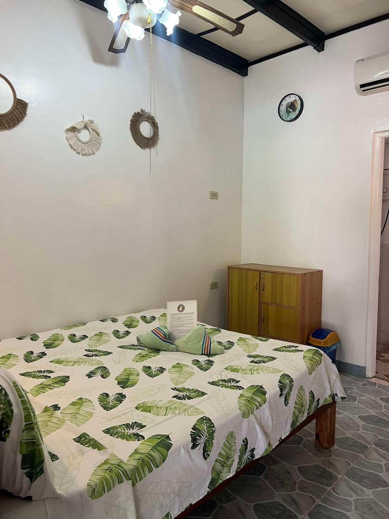 Ice Bear Bar & Tourist Inn Dauis Cameră foto
